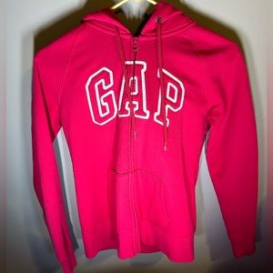 pink Gap sweater